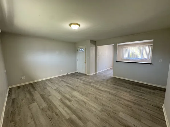 398 W Ash St APT A, Knob Noster, MO 65336