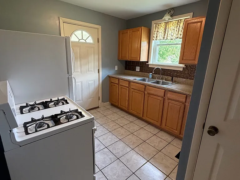 3423 Ellwood Rd — Photo 2