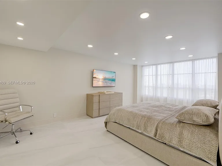 600 Three Islands Blvd #403 — Photo 17