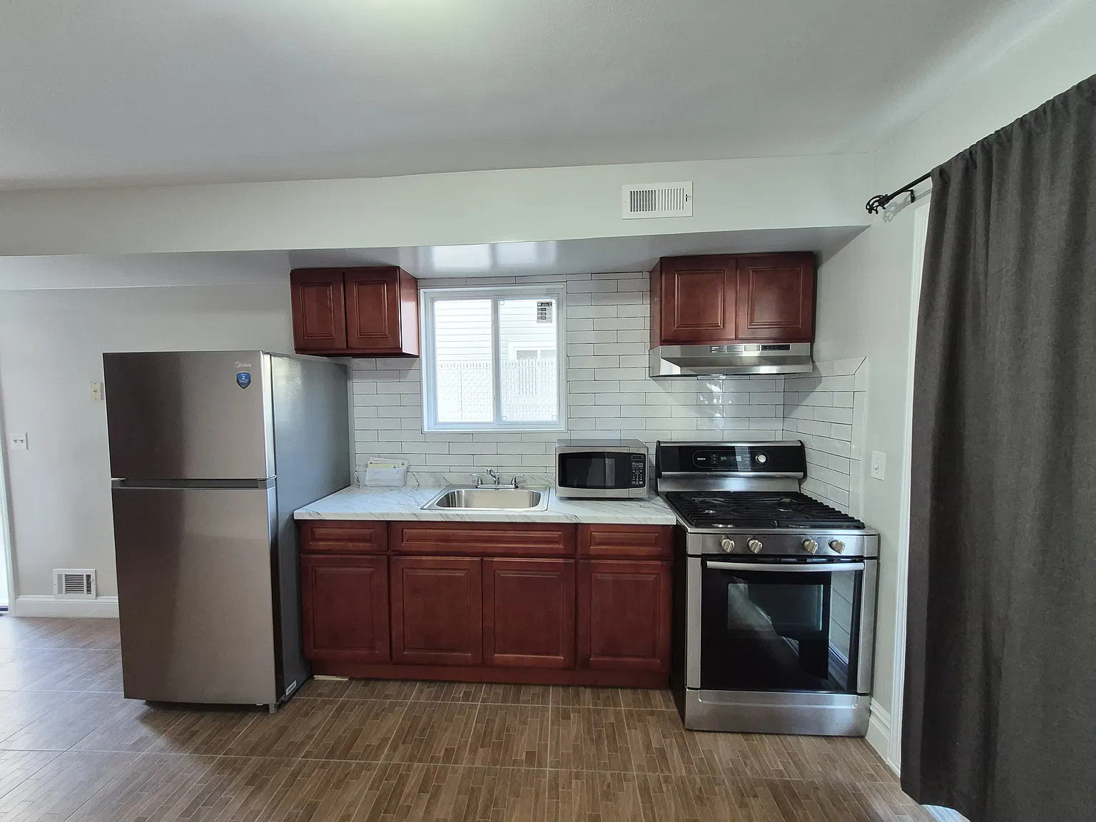 1 bed, 600 sqft, $1,800 — Photo 2