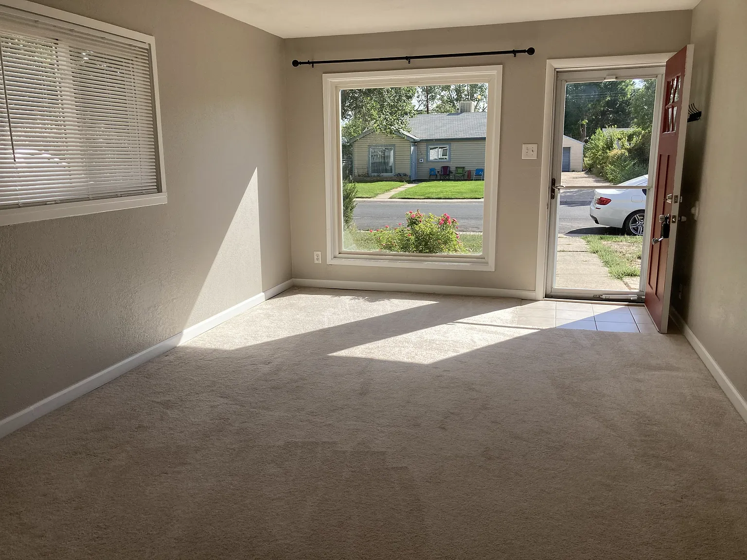 3 bed, 1.5 bath, 1341 sqft, $2,490 — Photo 4
