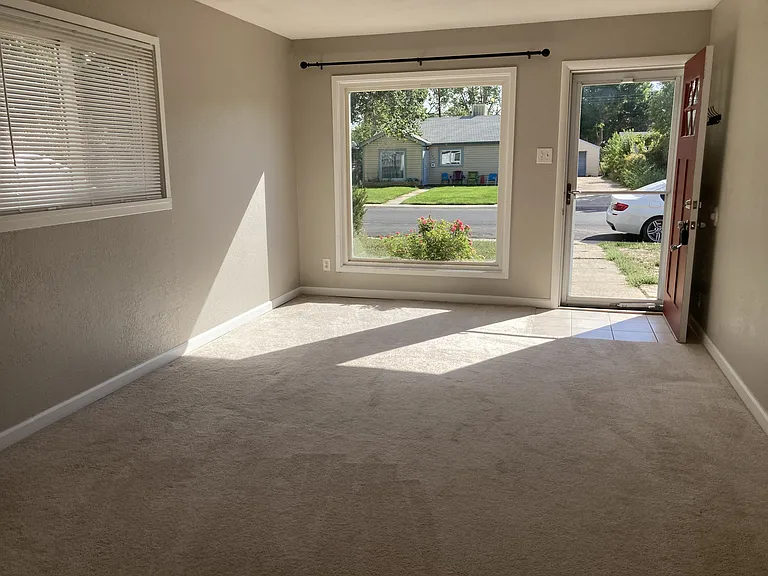 1143 Worchester St — Photo 4
