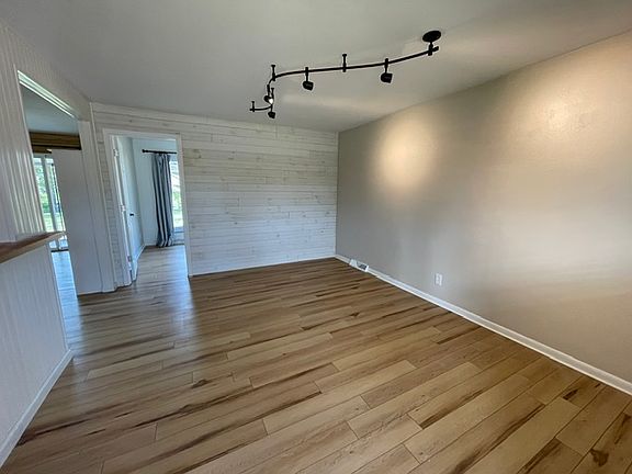 3rd image of 213 Columbus Dr