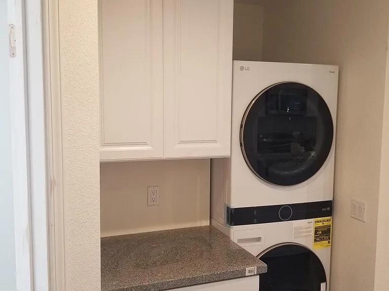 406 S Laurel St — Photo 15