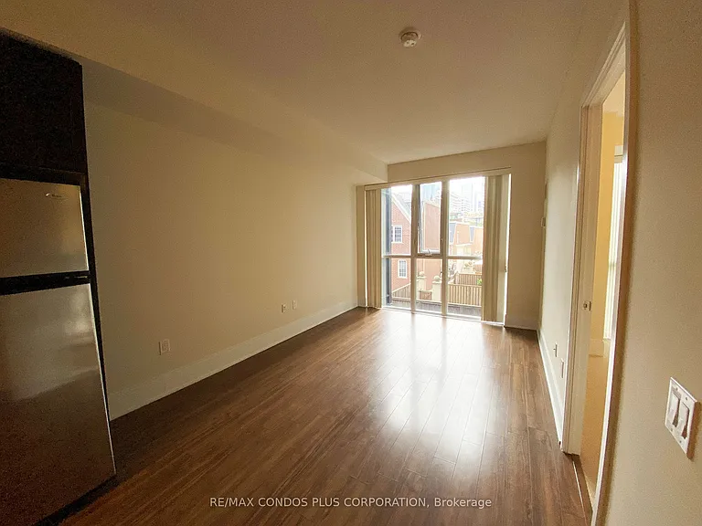 560 Front St W #325 — Photo 8