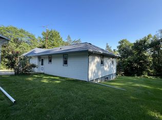 10136 E Creek Rd, Clinton, WI 53525