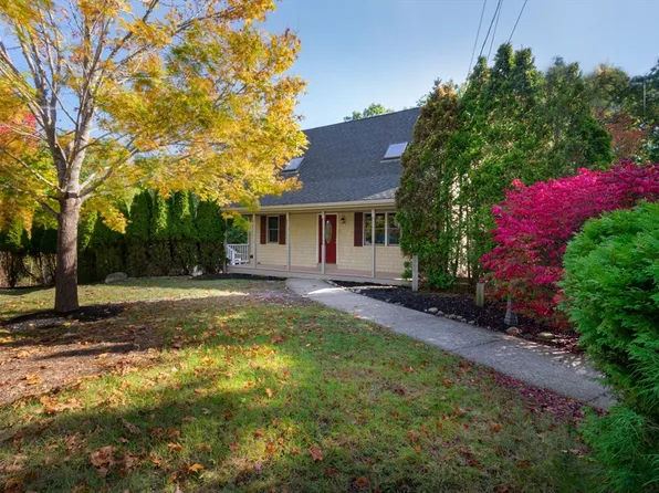 103 Mayflower Ln, Wareham, MA 02571