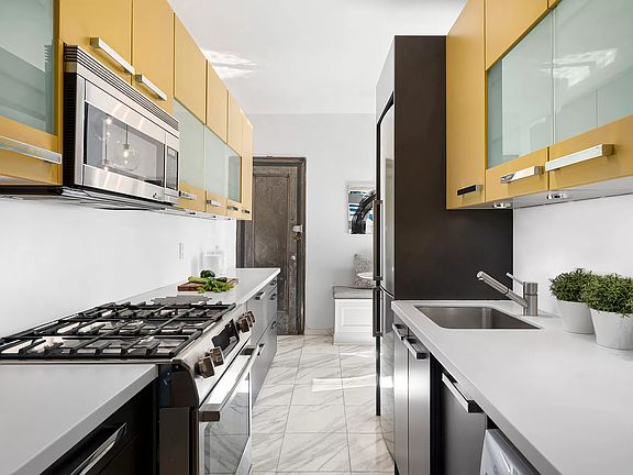 4th image of 99 E 4th St APT 4D