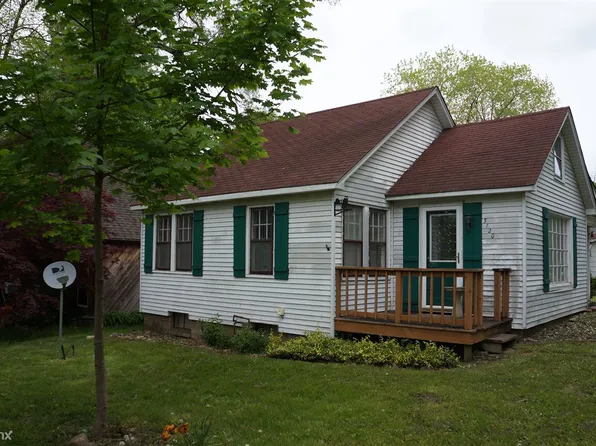 3120 Pine Ter, Island Lake, IL 60042