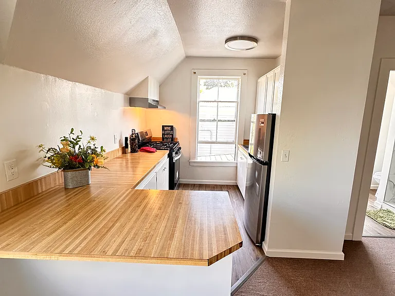 450 Randolph St #4 — Photo 1