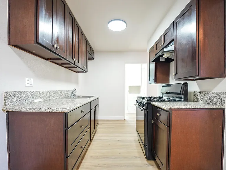 1020 W 11th St #1020 — Photo 11