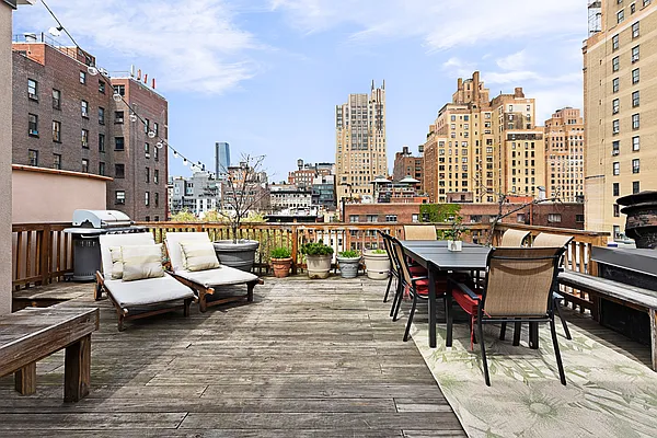 Sold by Compass | media 8