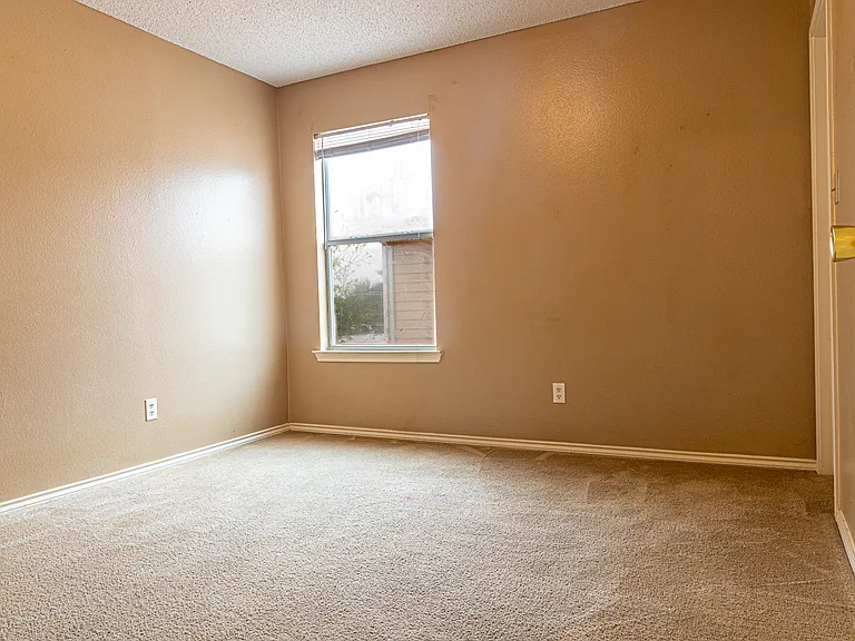 2104 Magnolia St — Photo 14