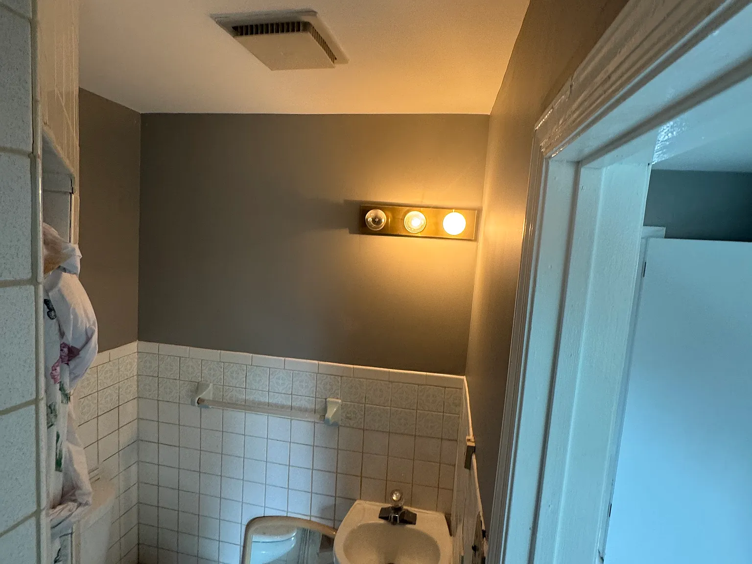 3 bed, 3500 sqft, $1,300 — Photo 2
