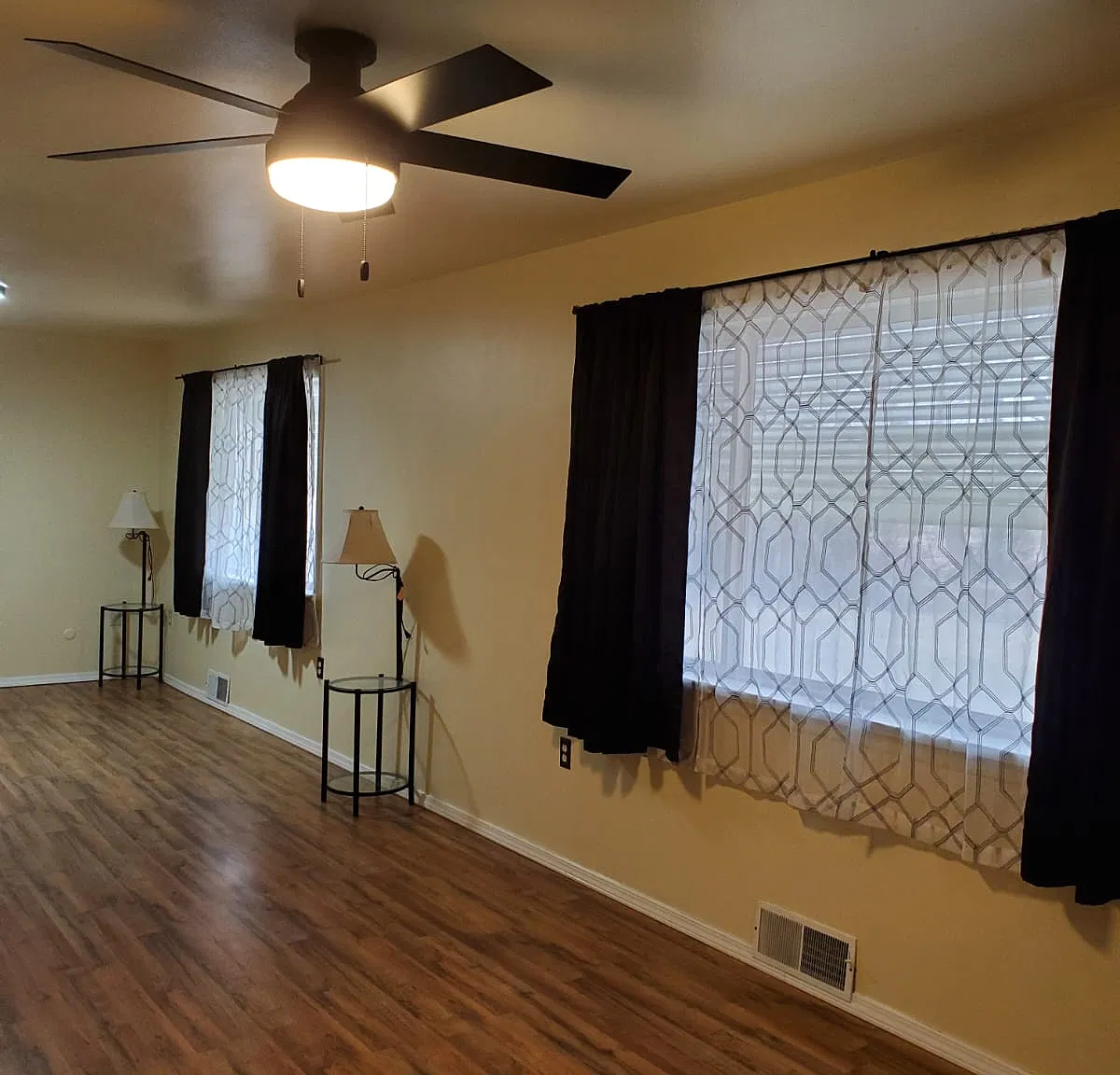 3 bed, 2.5 bath, 1400 sqft, $1,600 — Photo 2