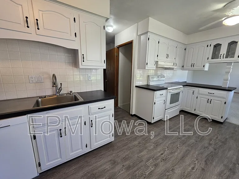 4747 Danbury St NE — Photo 4