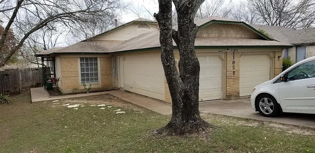 3 bed, 968 sqft, $1,325 — Photo 1