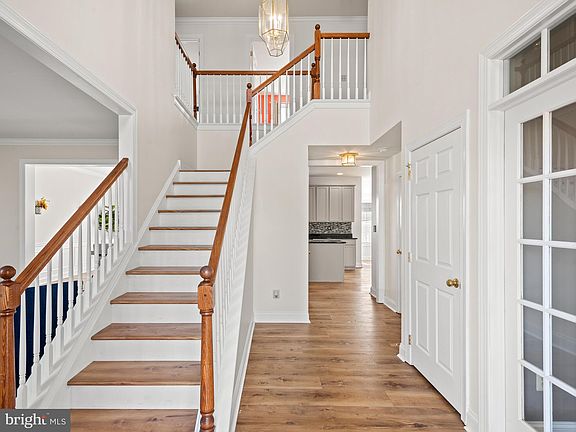 3rd image of 217 Coleridge Ln