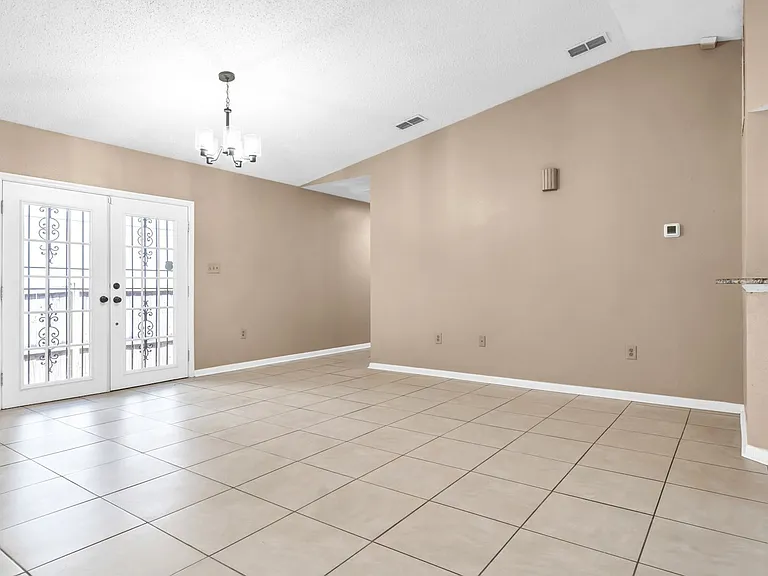 2610 E Lake Ave — Photo 11