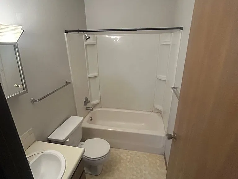 221 S Ivy Ln — Photo 5