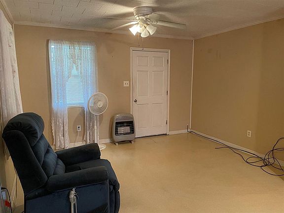 4th image of 118 Stewart Ave