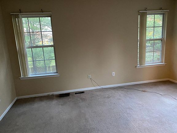 3rd image of 6 Barnsdale Dr