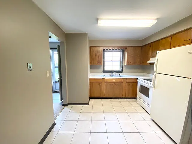 Two Bedroom Duplex- Windsor Heights, Iowa — Photo 4