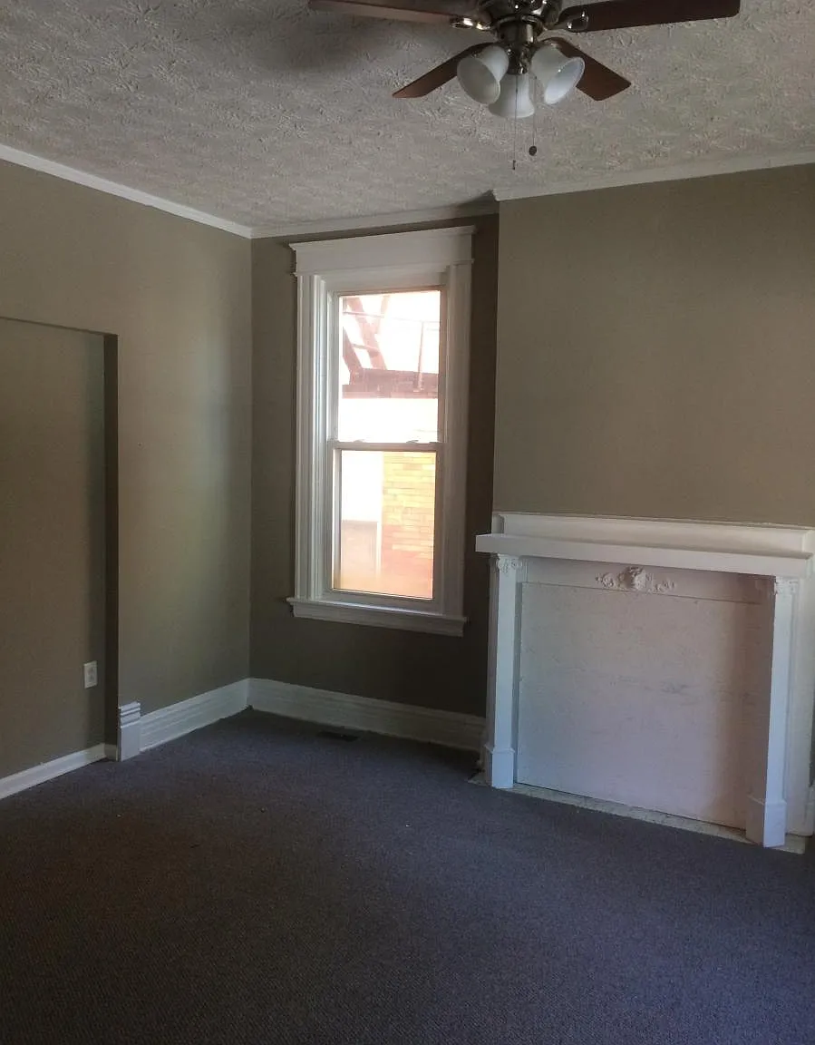 6 bed, 2500 sqft, $3,800 — Photo 2