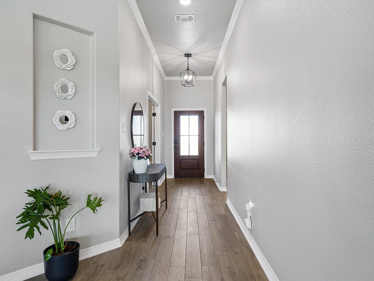 4 bed, 2280 sqft, $3,200 — Photo 2