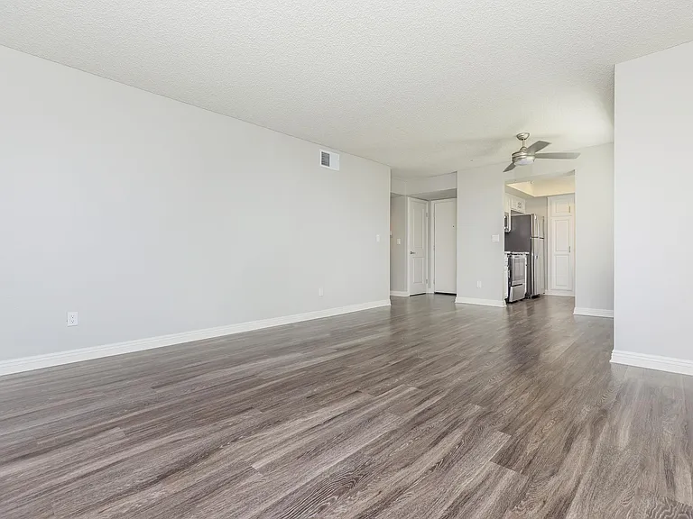 Villa La Paz Apartment Homes — Photo 39