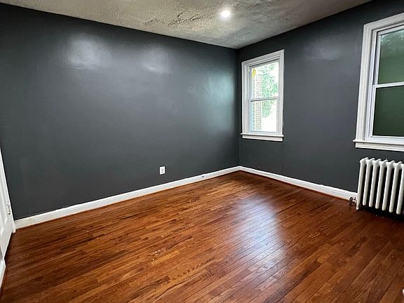 3rd image of 812 Taylor St NE APT 1