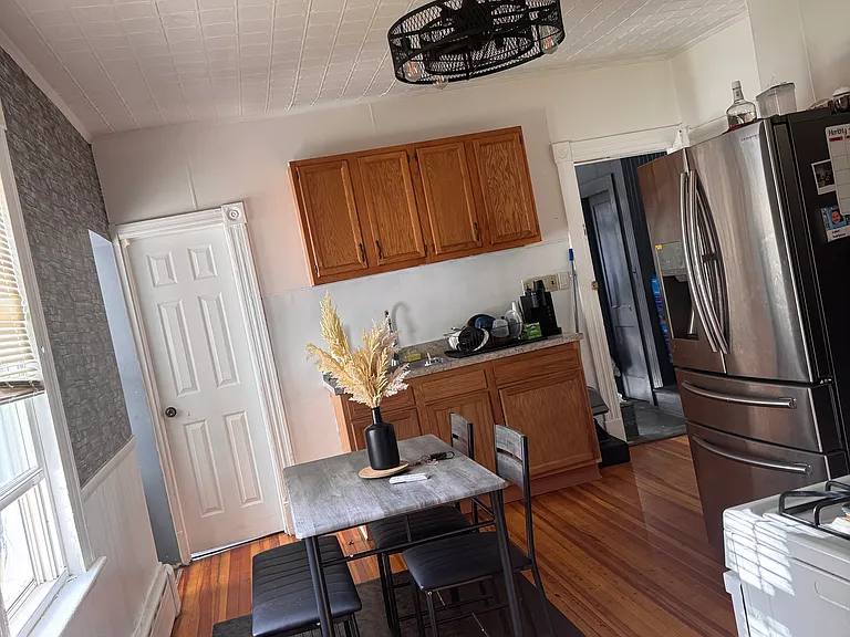 25 Avon Ave — Photo 10