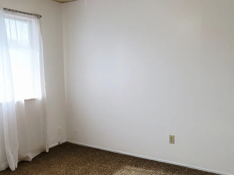 1136 Neal Dow Ave — Photo 17