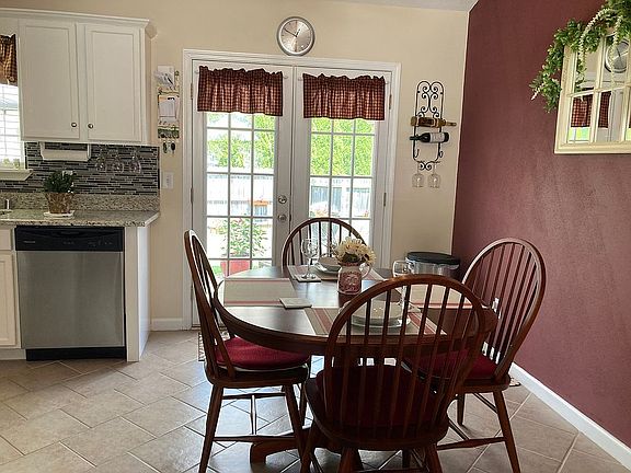5th image of 205 Horseshoe Ct