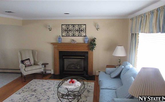 3rd image of 107 N Oak St