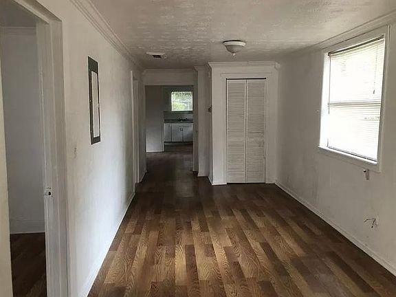 3rd image of 4838 Merrimac Ave