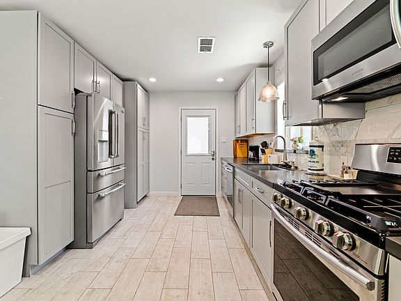 4th image of 2436 San Paula Ave