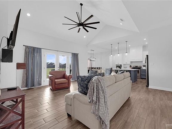 5th image of 509 Kelly Ct S
