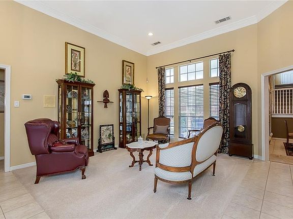 5th image of 402 Twin Creeks Dr