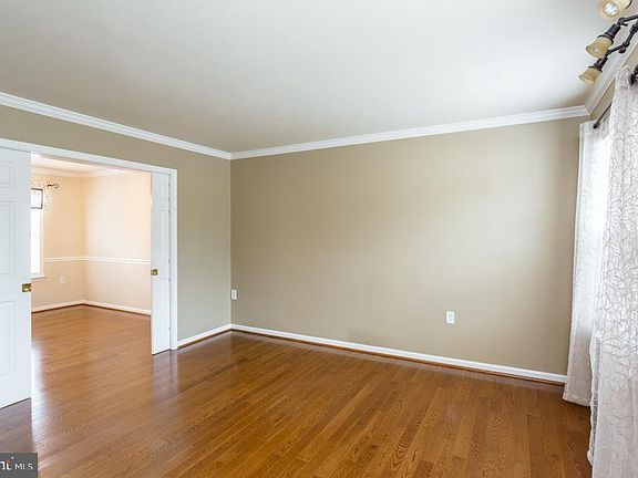 5th image of 275 Truman Dr
