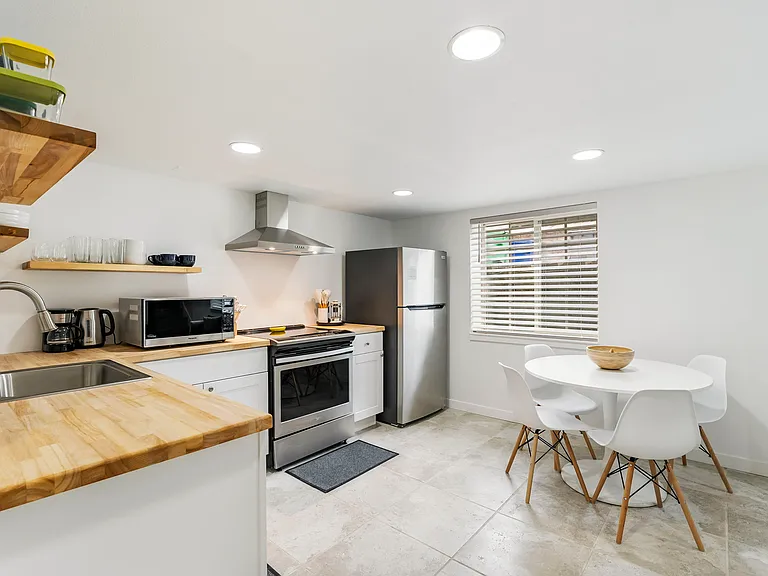 7906 N Brandon Ave #B — Photo 9