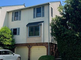 4106 Springbrook Dr, Edison, NJ 08820