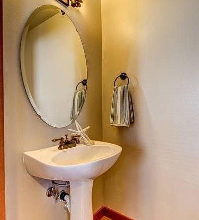 1/2 Bath, Level 2