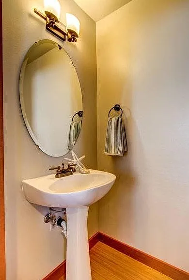1/2 Bath, Level 2