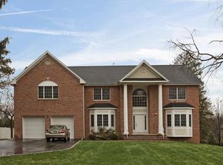 11 Homestead Rd, Edison, NJ 08820