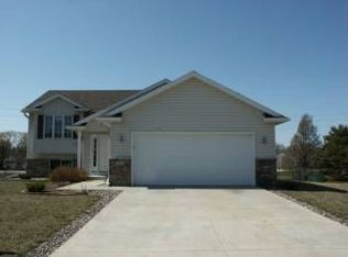 180 Summerfield Ct NE, Eyota, MN 55934
