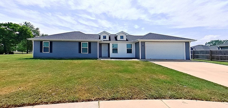 1st image of 202 Fieldstone Cir