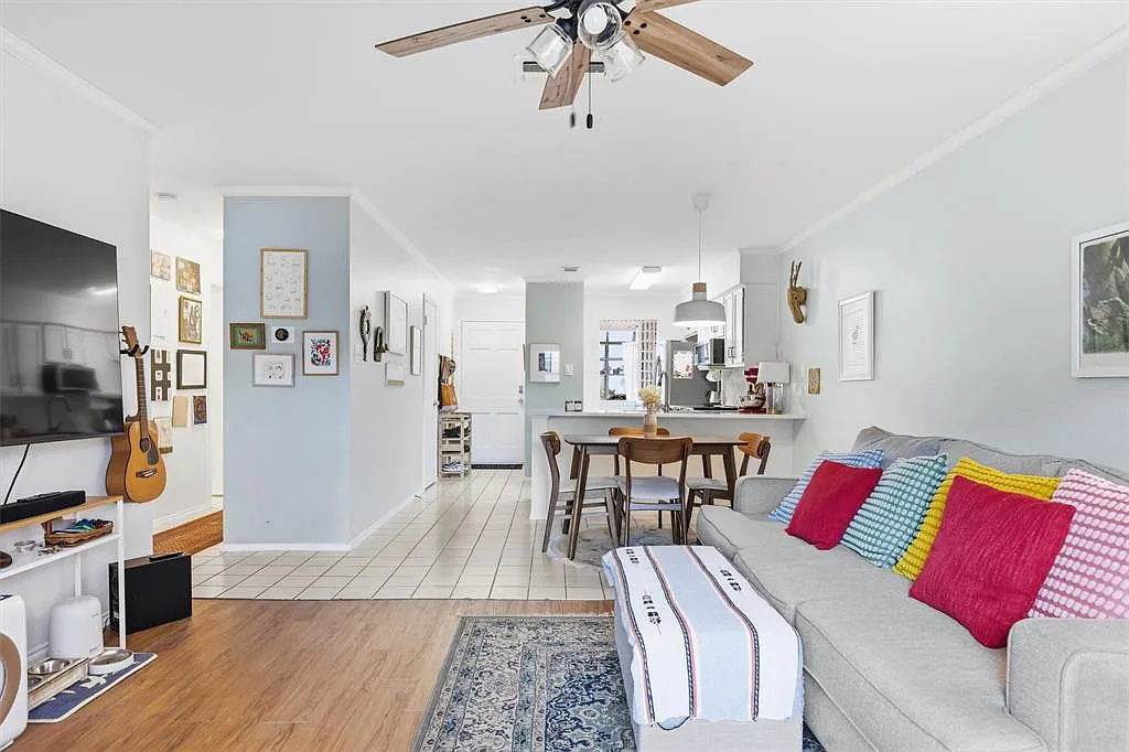 2 bed, 977 sqft, $2,350 — Photo 3