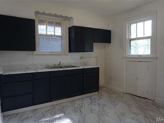 4th image of 3336 Oakdale Ave