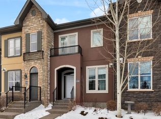 376 E Quarry Park Blvd SE, Calgary, AB T2C5M9